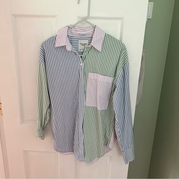 NWOT Abercrombie Oversized Poplin Button-Up Shirt - Picture 3 of 3